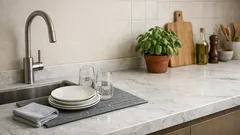 Perché il tappetino scolapiatti sta sostituendo lo scolapiatti fisso nelle cucine piccole